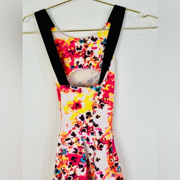 So Women's Floral Fit Flare Dress Size Small Vibrant Summer Sundress Cutout Back - Picture 5 of 16
